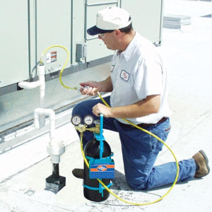 Uniweld 40040 Nitrogen Sludge Sucker and Blaster Kit with Metal Carrying Stand for 40 Cubic Feet Nitrogen Tank. It does not include the Nitrogen Tank
RHP400 40061 H2SSM  BG1