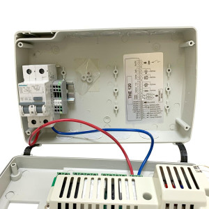 Caja Control THE120 220v/1ph/50-60hz IP65 Braker Siemens 5SU9 356 RCBO C25, 2 x Sensor NTC 5 Salidas, 2 Entradas Sensores, 3 Entradas Digitales, RS485, Max 25Amps